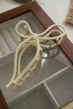 Smoke Gray Long Tail Bowknot Hair Claw - $71.61 MXN