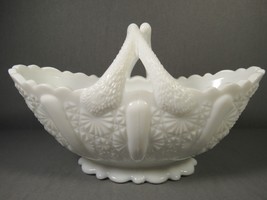 Vintage White Milk Glass Small Basket Button &amp; Daisy 6&quot;. - £8.44 GBP