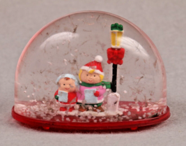 Christmas Children Carolers Singing At Lamp Post Vintage Hard Plastic Snow Globe - £7.58 GBP