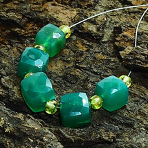 Green Onyx Faceted Cube Yellow Zircon Beads Briolette Natural Loose Gemstone - £2.83 GBP