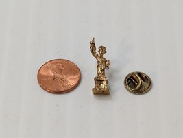Vintage Statue of Liberty Gold Tone Lapel Hat Tie Pin 1.25” 3D Standing  - £13.97 GBP