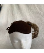 Vintage 1940&#39;s Women&#39;s Brown Hat with Feather Comb Harry Katz New York U... - $1,492.57 MXN