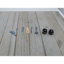 2005 Clue Board Game Replacement Parts Set of 6 Weapons 2 Dice Die - £7.87 GBP