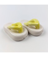 Flip flops yellow salt and peppers shakers  beach kitchen decor surfer gift - €17,63 EUR