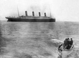 Photo of  A last picture of the Titanic before sinking (1912). - £9.73 GBP
