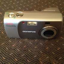 Olympus CAMEDIA D-540 ZOOM 3.2MP Digital Camera w/ 3x optical zoom - silver - £47.07 GBP