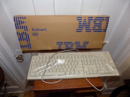 Vintage IBM Keyboard Model KB-7993 in Box - $2,278.92 MXN