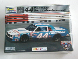 FACTORY SEALED #44 Piedmont Terry Labonte Monte Carlo by Revell #85-3152 Legends - £23.56 GBP