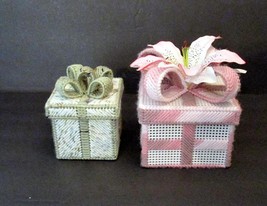 Set of 2 Plastic Needlework Gift Boxes with Bows Box Handmade 3 1/2&quot; 4&quot; Bathroom - £5.49 GBP