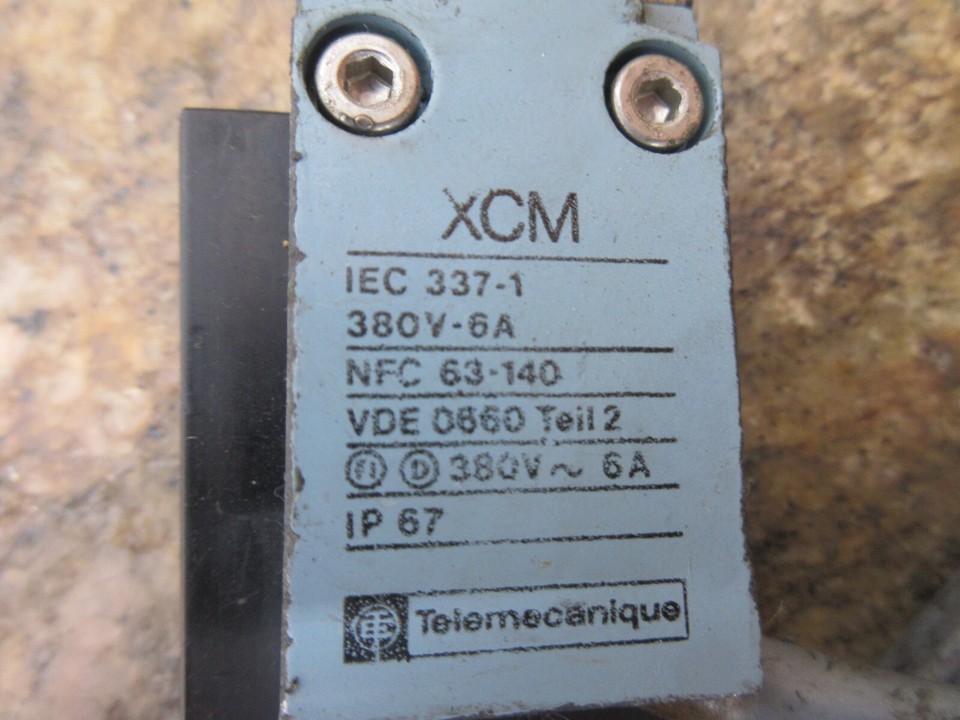 HAAS VF2 CNC MILL SWITCH TELEMECANIQUE XCM IEC 337-1 NFC 63-140 VDE 0660 IP67 Item image 3