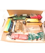 HO TRAINS- VINTAGE ASSORTED MIXED HO CARS/PARTS  ETC- GOOD- SEE PICS - B2R - $19.89 CAD