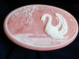 Design Gifts Stone Swan &amp; Foliage Scene Cameo White on Peach Oval Trinke... - £43.49 GBP