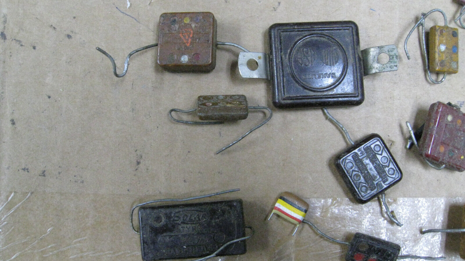 BIG Lot Vintage RADIO PARTS Cornell Aerovox El-Menco Micamold Domino capacitors! Item image 5