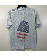 Fruit of the Loom Men&#39;s Medium Gray T-Shirt American Flag Finger Print, New - £6.93 GBP