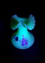 Vintage Fenton Satin Custard Glass GLOWS Vase Crimped Rim Hand Painted S... - $800.67 MXN