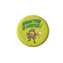 1983 Hallmark Down The O&#39; Hatch! Leprechaun Beer Mug St Patricks Button Pin - $298.54 MXN