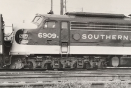 Southern Railway Railroad SOU #6909r E8A Electromotive Train Photo Atlanta GA - £7.78 GBP