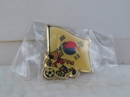 1994 World Cup Pin - South Korea Striker with Flag - Celluloid Pin  - £12.06 GBP