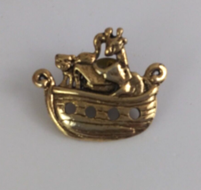 Vintage Noah&#39;s Ark Gold Tone Lapel Hat Pin - £5.85 GBP