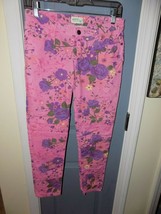 Dream Out Loud Pink Floral Cropped Pants Size 5 Women&#39;s Euc - £13.78 GBP