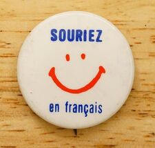 Vintage Pinback Button Souriez en Francais Smile French Language Smiley ... - $9.89
