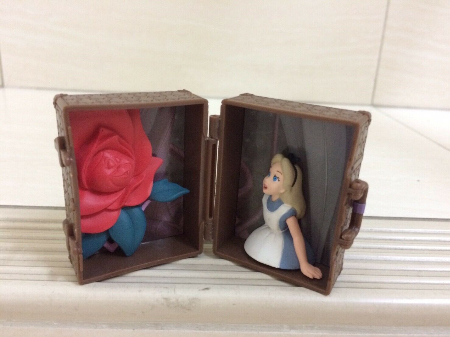 Disney Alice in Wonderland in Briefcase Figure Model. Classic Theme. Rare Item - £35.97 GBP