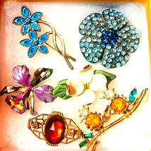 Very Lovely Lot of Vintage Brooches - £24.92 GBP