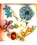 Very Lovely Lot of Vintage Brooches - $43.17 CAD