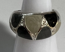 Jewelry Ring NRT Sliver Plate Band with Ivory Green Black Faux Onyx Size 8 - £4.38 GBP