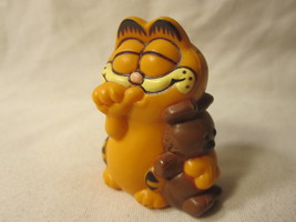 vintage 1981 Garfield w/ Teddy Bear 2&quot; hard Rubber Figure - £7.83 GBP
