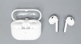 Samsung Galaxy Buds 3 SM-R530 Wireless Earbud Headphones - White image 2