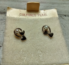 Vintage 14 kt Gold Filled Cultured Pearl Tiny Earrings Double Hearts Post 3/8&quot; - £19.88 GBP