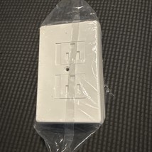 Self Closing Electrical Outlet Covers, Child Proof. Pack Of 12 New - $35.62 CAD