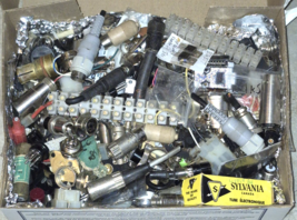 VINTAGE PLUGS AND CONNECTORS PARTS LOT / FINAL PRICE - $142.41 MXN