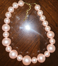 Vintage Avon Chunky Graduated Light Pink Fixed Large Bead Necklace  Sku43 - £14.93 GBP