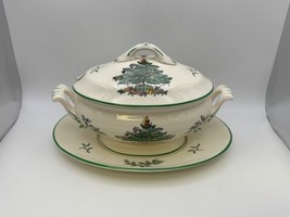 Spode CHRISTMAS TREE Sauce Boat with Lid &amp; Underplate Made in England - $229.99
