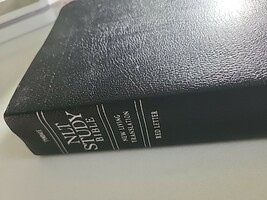 Tyndale NLT Study Bible Black Leatherlike New Living Translation Red Let... - $29.00