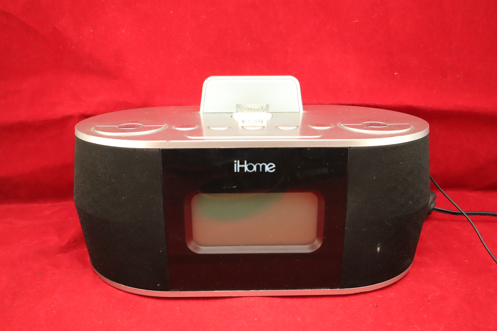 iHome iDN38 Silver &amp; Black iPod Charging Docking Station Alarm Clock Radio - $8.05