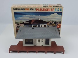 Bachmann O/S Scale Plasticville USA Suburban Station 1911 No Glue Needed. Good - £14.38 GBP