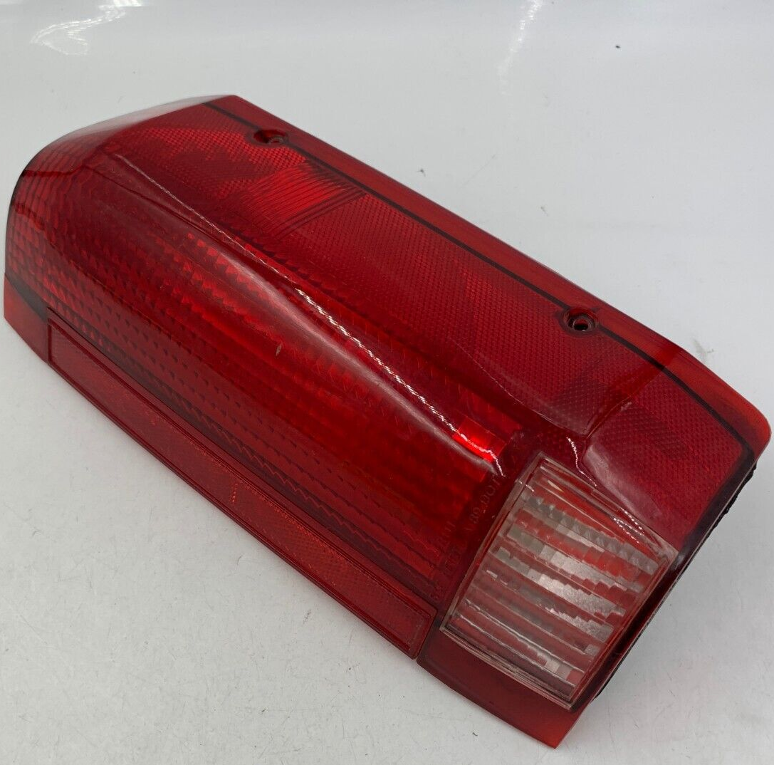 1987-1990 Ford F-250 Driver Side Tail Light Taillight Styleside OEM F04B09059 - $67.49