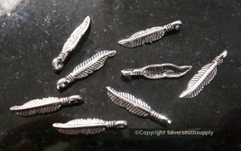 8 Feather dangle jewelry bead charms antique silver plated zinc findings CFP016 - £1.51 GBP