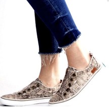 Blowfish Malibu Snake/Reptile Print Slip On Women&#39;s Size 6 Brown &amp; Tan Canvas - £194.38 GBP