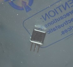 OEM NOS Motorola Mono Frequency Crystal # 48-5620J09 - £8.59 GBP