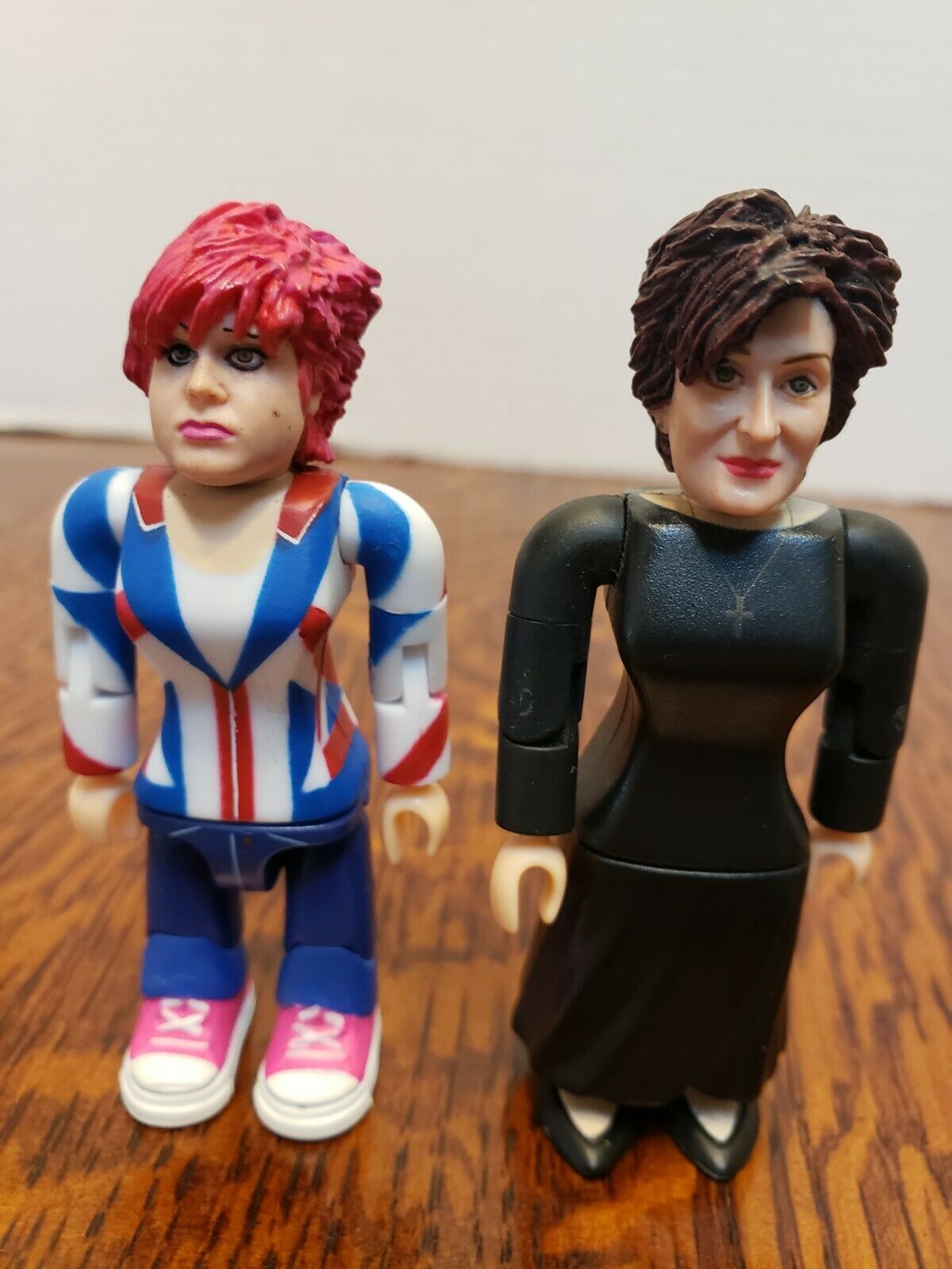 SHARON &amp; KELLY OSBORNE 3&quot; FIGURES! SMITI 2002 JOKS. - $12.76