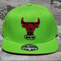 Chicago Bulls Mitchell &amp; Ness Windy City Neon Green Fitted Cap Hat Size 7 1/2 - £18.36 GBP