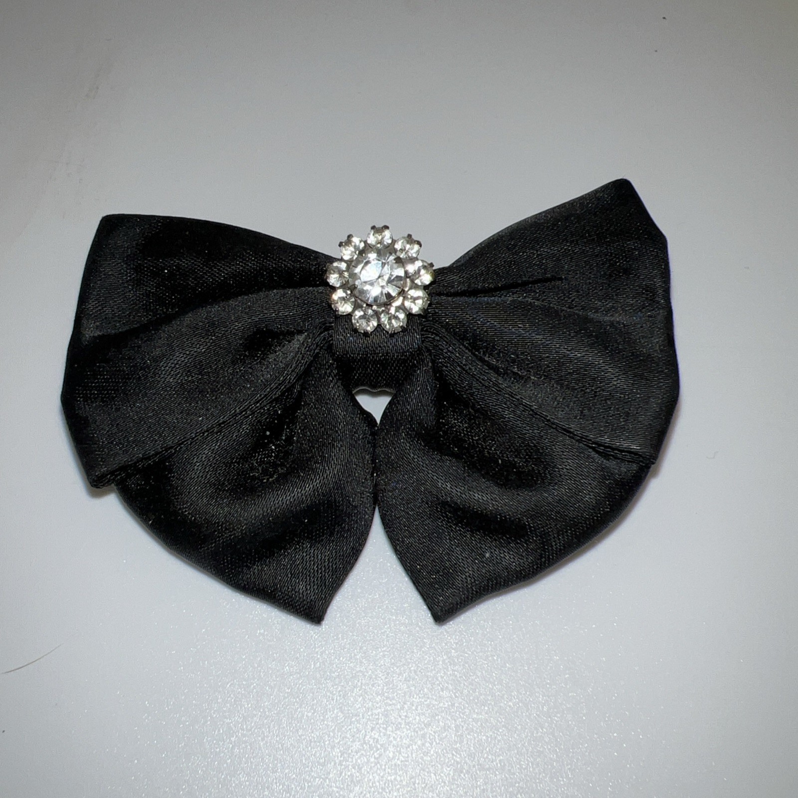 Vintage Shoe Clip With Floral Rhinestone in Center Beautiful SINGLE SHOE... - $5.00