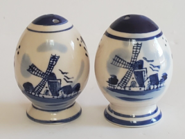 Delft Blue Holland Salt &amp; Pepper Shaker Set Egg Shape Windmill Floral 2.5 in. - £9.50 GBP