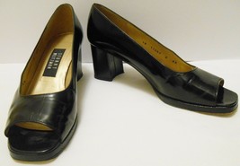 STUART WEITZMAN Black Leather Peep Toe Chunky 2 1/2&quot; Heels 8 AA Career W... - £39.05 GBP