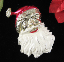 Angry Santa Claus With Attitude Pin Vintage Enamel Booch Goldtone Christmas 2&quot; - £11.86 GBP