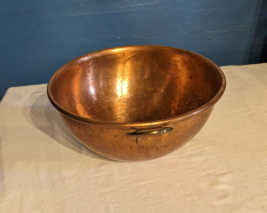 Vintage Copper 8 1/2&quot;  Round Mixing Bowl with Brass Hang Ring and Rolled Edge - £26.62 GBP